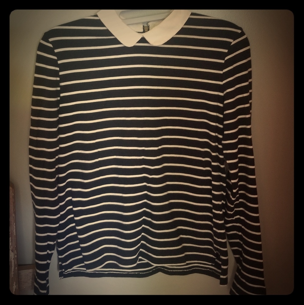 Top with Peter pan collar